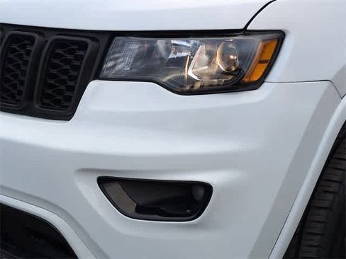 Used 2020 Jeep Grand Cherokee Altitude image 11