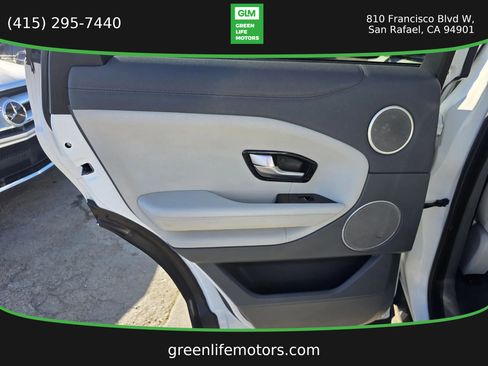 Used 2017 Land Rover Range Rover Evoque SE Premium image 18