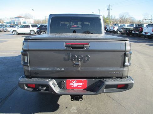 Used 2025 Jeep Gladiator Sport image 6