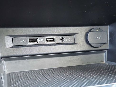 Used 2018 Volkswagen Tiguan SE w/ Panoramic Sunroof Package image 31