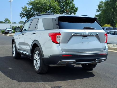 Used 2020 Ford Explorer XLT w/ Equipment Group 202A AWD/4WD image 4