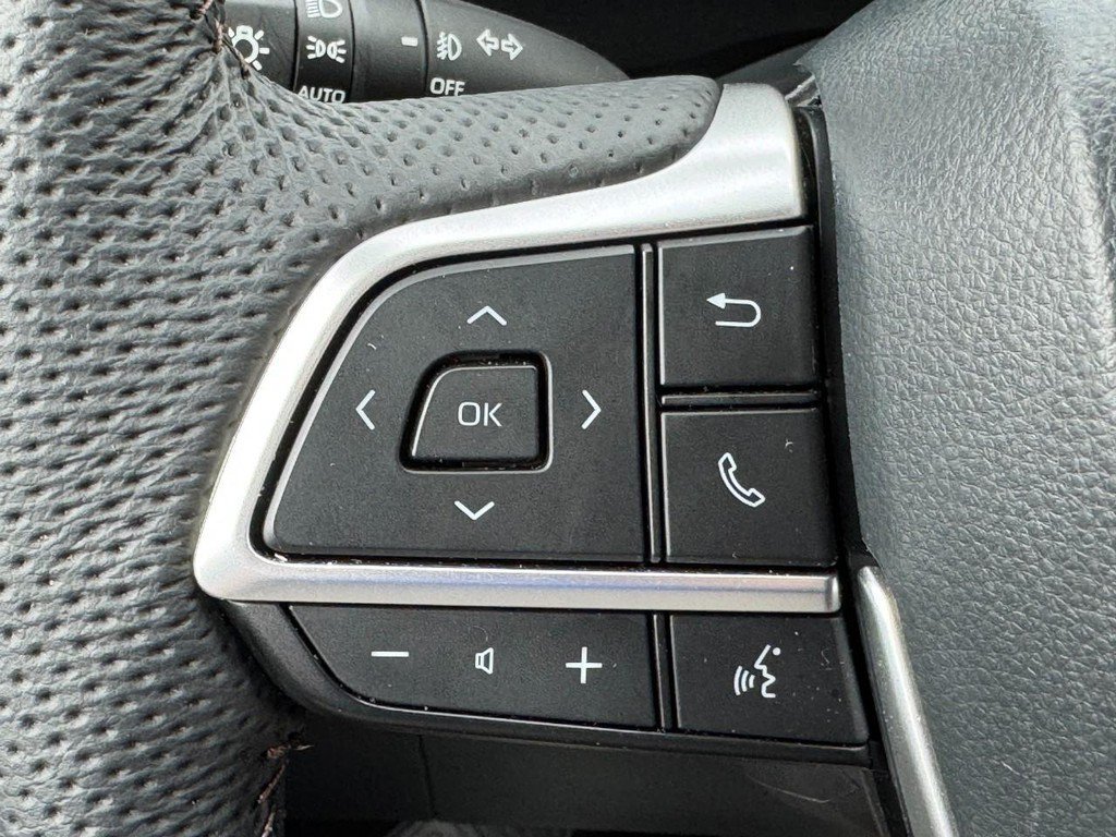 Used 2026 Toyota Sienna Limited FWD image 28