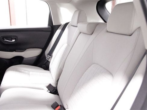 Certified 2023 Honda HR-V LX image 17