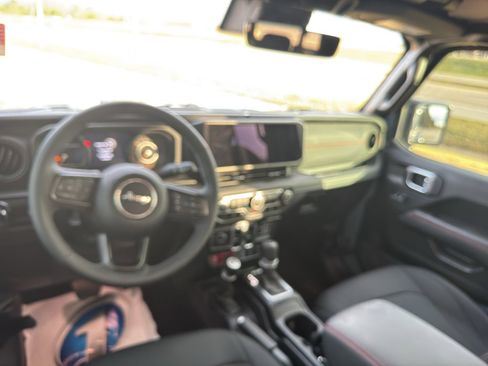 Used 2025 Jeep Gladiator Rubicon image 19