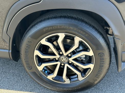 Used 2025 Toyota Corolla Cross SE image 20