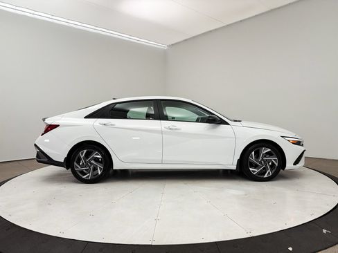 Used 2025 Hyundai Elantra Sport FWD image 26