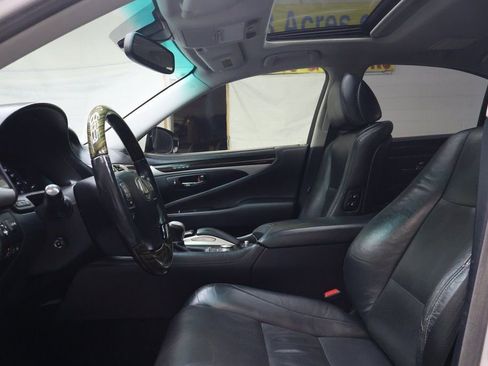 Used 2016 Lexus LS 460 w/ Comfort Package image 17