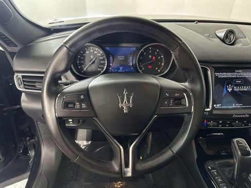 Used 2019 Maserati Levante image 18