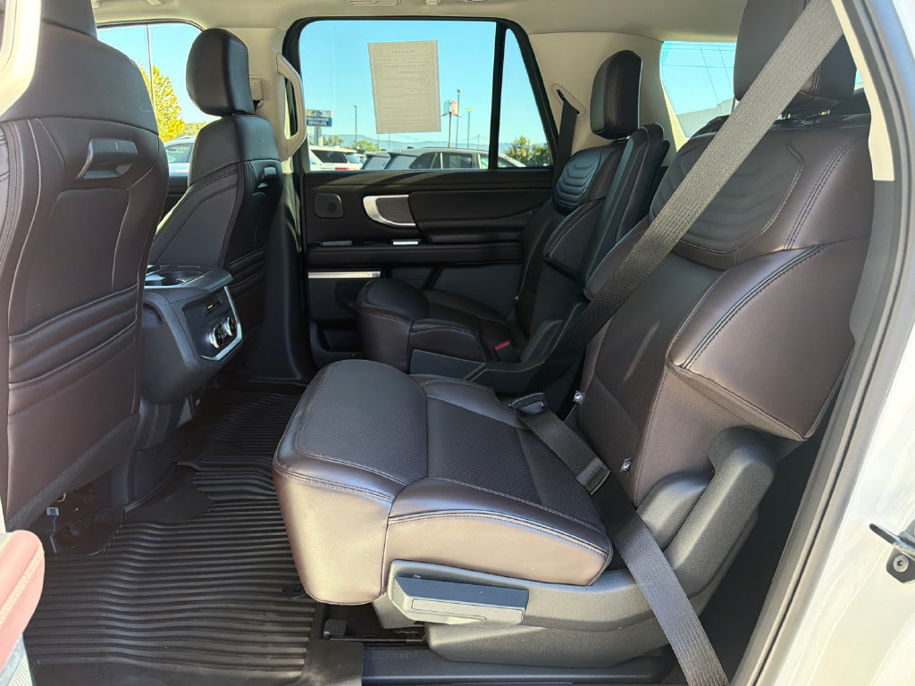 Used 2025 Ford Expedition Max Platinum w/ Platinum Ultimate Package AWD/4WD image 23
