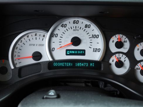 Used 2003 HUMMER H2 w/ Preferred Equipment Group image 40