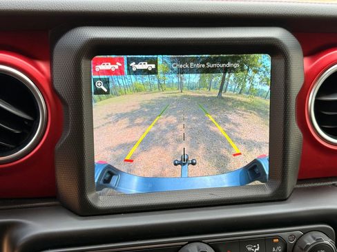 Used 2021 Jeep Gladiator Rubicon w/ Uconnect 4C Nav & Sound Group AWD/4WD image 18