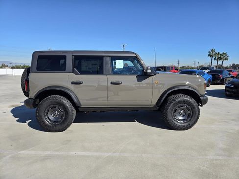 New 2025 Ford Bronco Badlands image 2