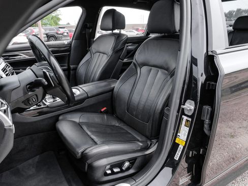 Used 2018 BMW 740i image 4