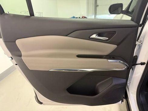 Used 2026 Chevrolet Traverse LT w/ Driver Confidence Package FWD image 24