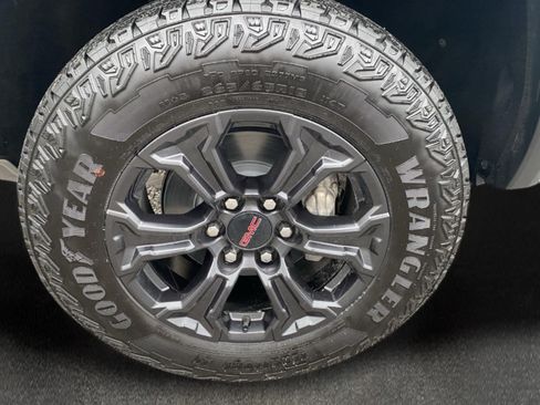 Used 2025 GMC Canyon Elevation AWD/4WD image 13