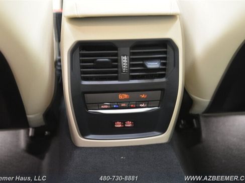 Used 2024 BMW 330i Sedan w/ M Sport Package RWD image 27