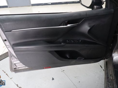 Used 2020 Toyota Camry SE FWD image 12