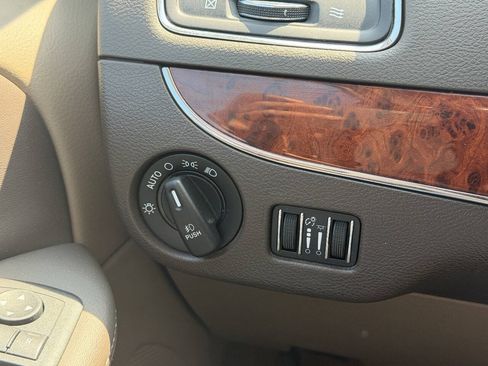 Used 2012 Chrysler Town & Country Touring-L w/ Entertainment Group #2 FWD image 24