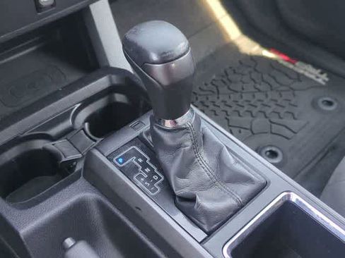 Used 2017 Toyota Tacoma TRD Off-Road w/ Tow Package (A/T) image 32