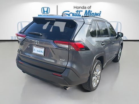 Used 2019 Toyota RAV4 XLE Premium FWD image 7