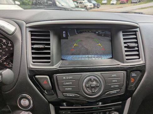 Used 2019 Nissan Pathfinder SV AWD/4WD image 11