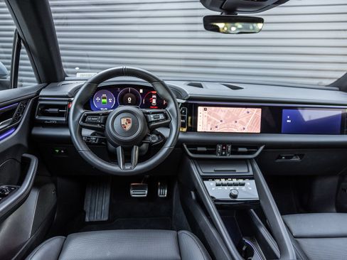 Certified 2026 Porsche Macan 4S Electric AWD/4WD image 9