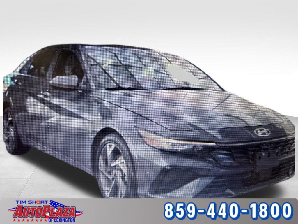 Used 2025 Hyundai Elantra SEL FWD image 4