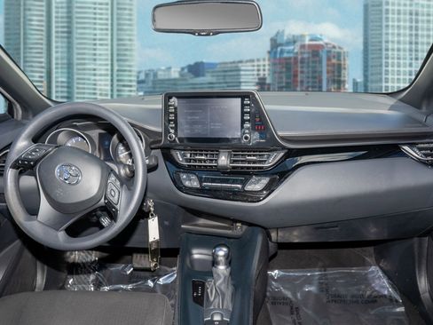 Used 2019 Toyota C-HR LE image 19