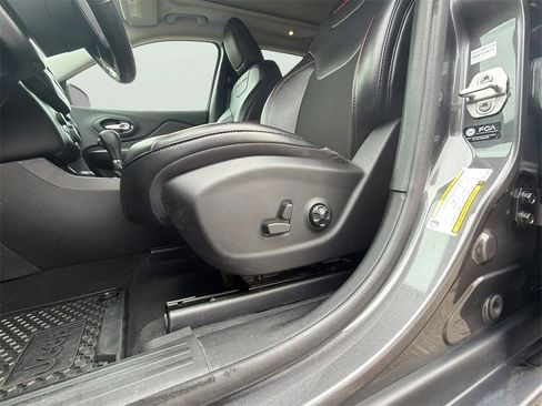 Used 2021 Jeep Cherokee Trailhawk w/ Sun, Sound & Nav Group image 5