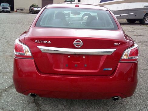Used 2015 Nissan Altima 2.5 SV w/ Convenience Package FWD image 6