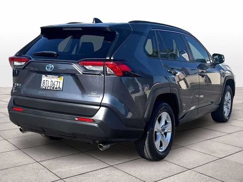 Used 2021 Toyota RAV4 LE AWD/4WD image 15