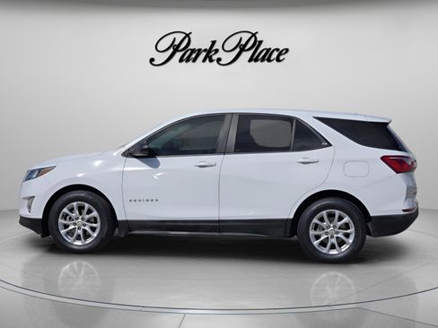Used 2020 Chevrolet Equinox LS image 2
