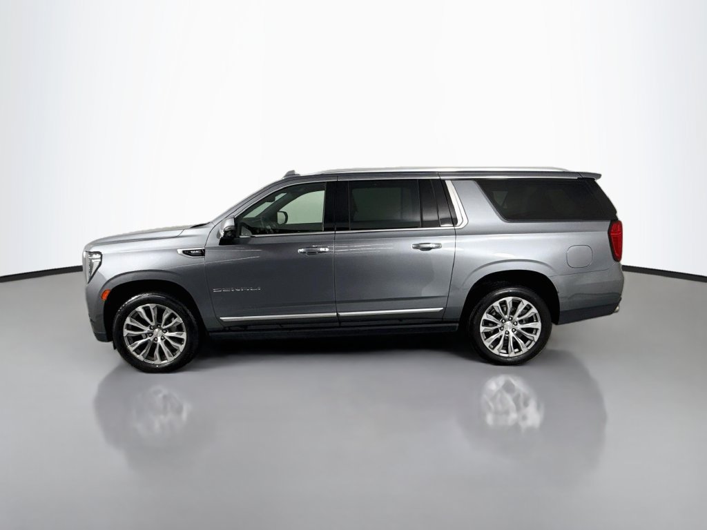 Used 2021 GMC Yukon XL Denali w/ Denali Premium Package AWD/4WD image 2