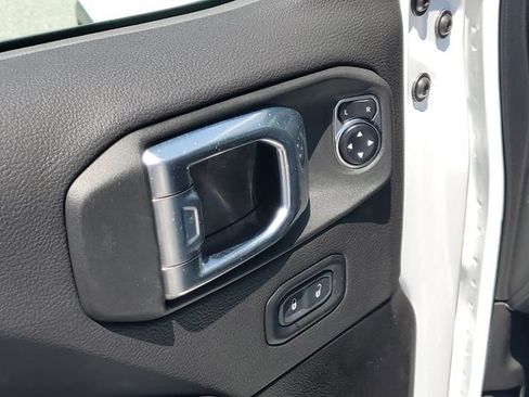 Used 2024 Jeep Wrangler Unlimited Sahara w/ Technology Group AWD/4WD image 29