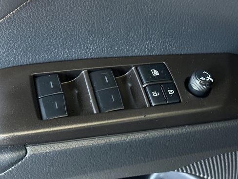 Used 2022 Toyota Camry SE FWD image 12