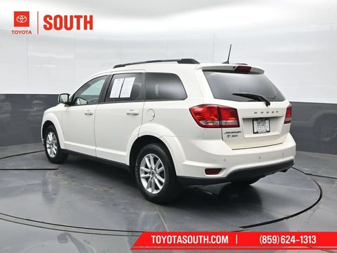 Used 2019 Dodge Journey SE FWD image 8