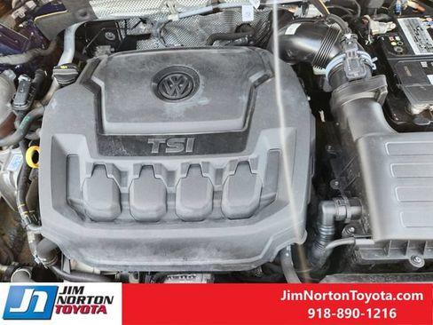 Used 2023 Volkswagen Tiguan SE w/ Panoramic Sunroof Package FWD image 31
