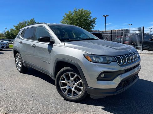 Used 2022 Jeep Compass Latitude w/ Mopar Graphics Package AWD/4WD image 1