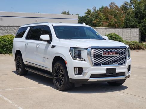 Used 2024 GMC Yukon XL Denali RWD image 3