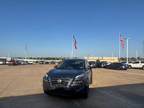 Used 2024 Nissan Rogue SV w/ SV Premium Package FWD image 6