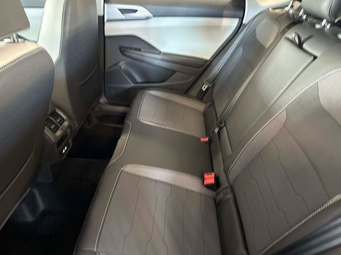 New 2026 Volkswagen Taos SE image 13