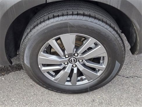 Used 2024 Nissan Pathfinder SV image 10