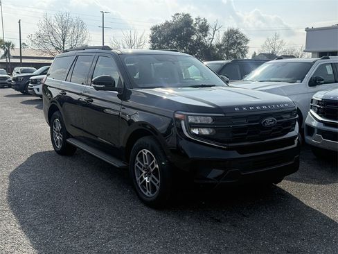 New 2025 Ford Expedition Active image 2