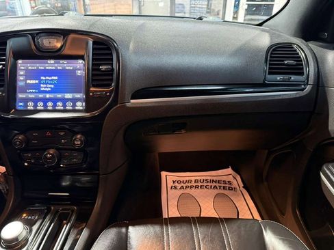 Used 2019 Chrysler 300 S image 19