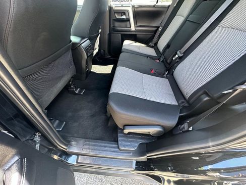 Used 2017 Toyota 4Runner SR5 AWD/4WD image 11