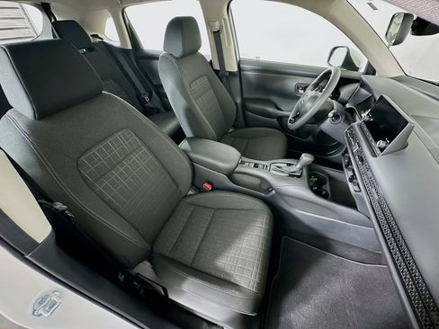 Used 2025 Honda HR-V LX image 28