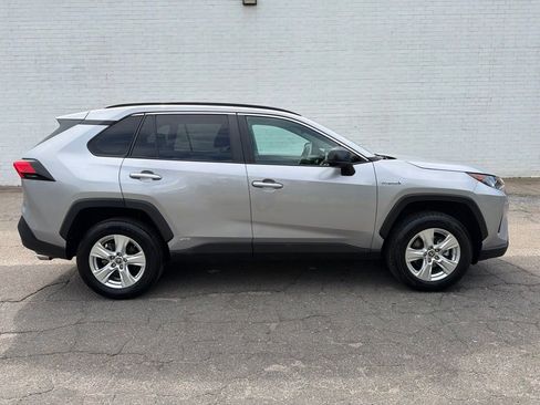 Used 2021 Toyota RAV4 LE AWD/4WD image 1