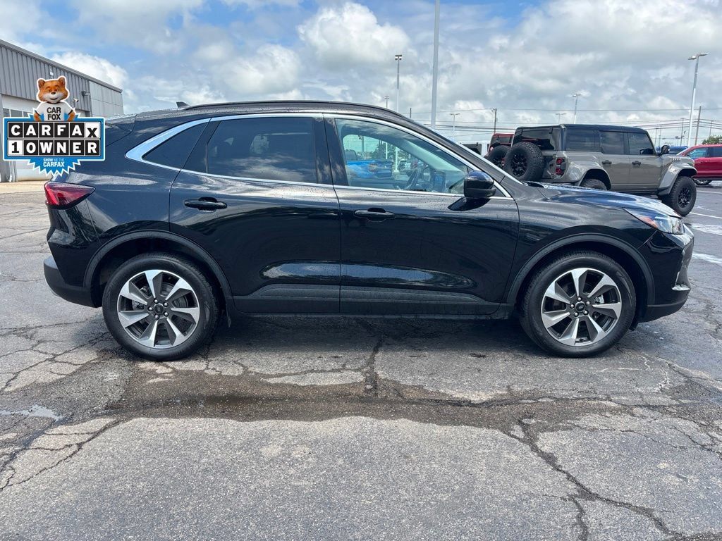 Used 2023 Ford Escape Platinum AWD/4WD image 6