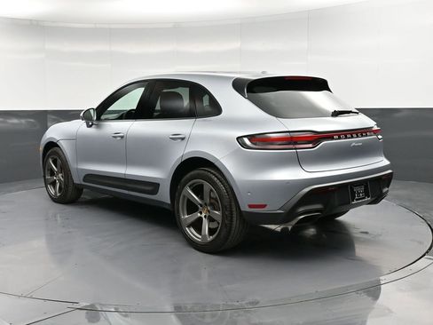 Certified 2022 Porsche Macan AWD/4WD image 3