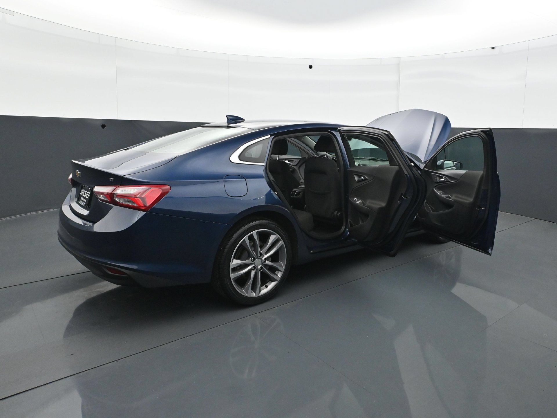 Used 2021 Chevrolet Malibu LT FWD image 34